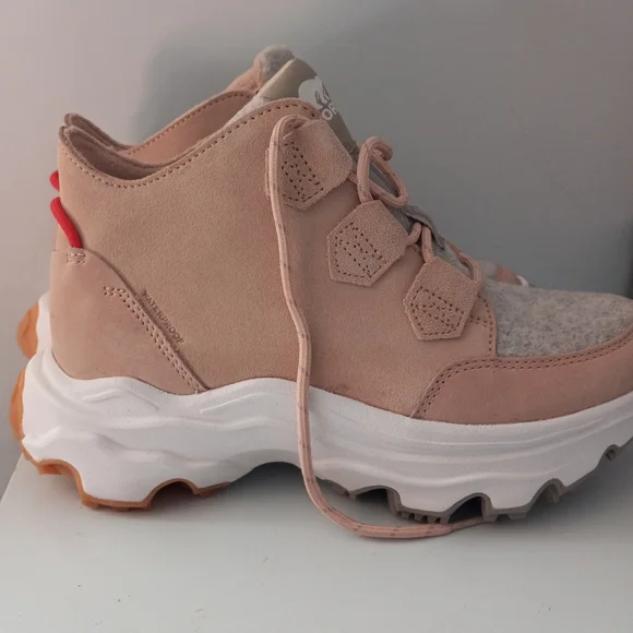 SOREL WOMEN'S KINETIC™ BREAKTHRU CARIBOU SNEAKER BOOT - Picture 3 of 9